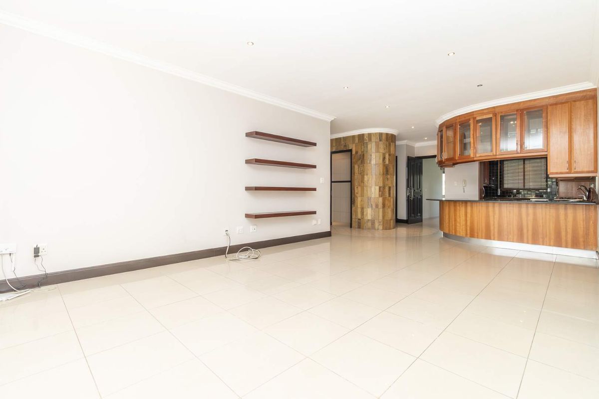 STUPENDUS 2 BEDROOM APARTMENT IN THE ICONIC AMAZONAS FOR SALE - Photo 4
