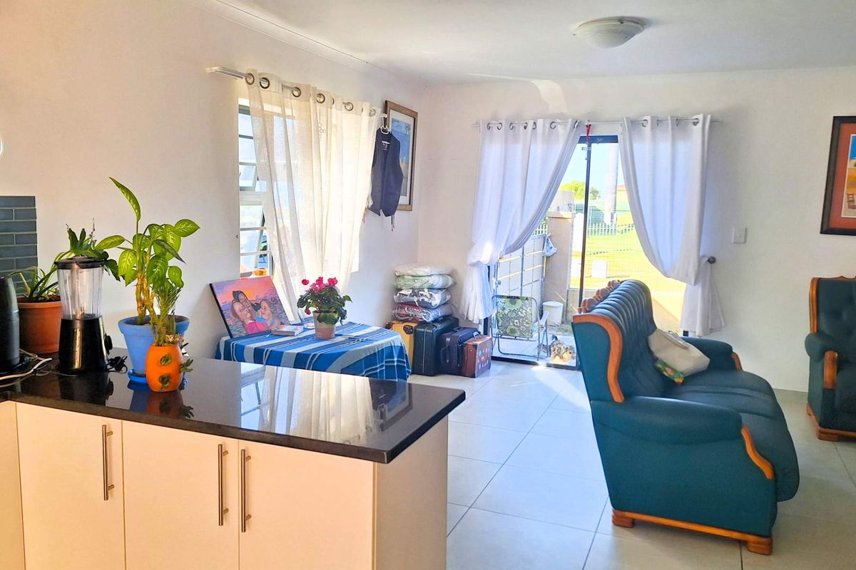 Charming 3 Bedroom Townhouse with Scenic Views for Sale Opposite Mossel Bay Golf Estate - Photo 5