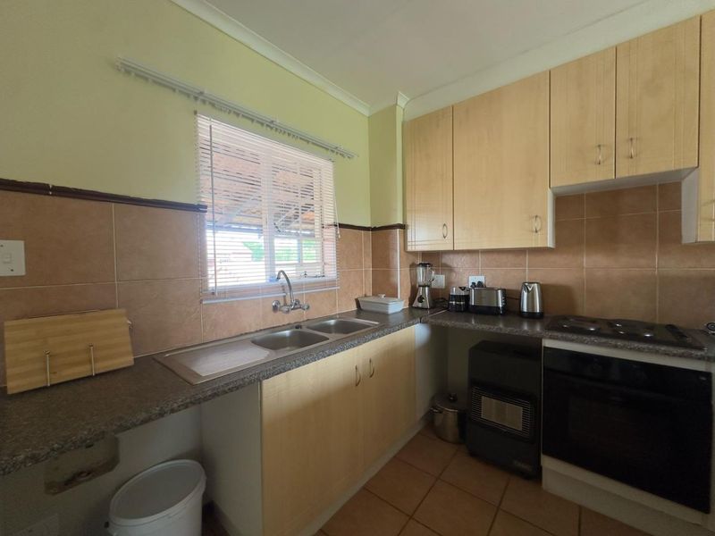 2 Bedroom Townhouse with a Balcony - Photo 7