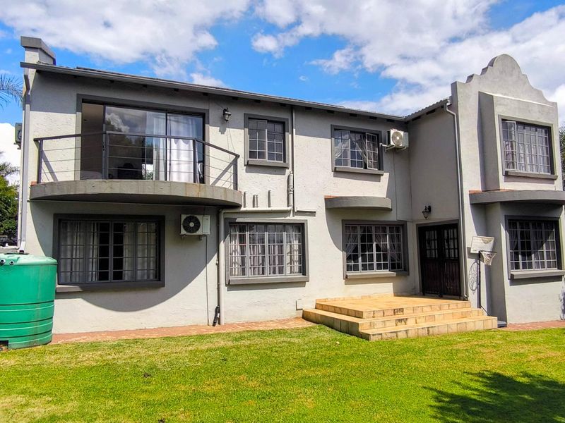 Ideal AirBnB Residence! Best of the Best! - Photo 3