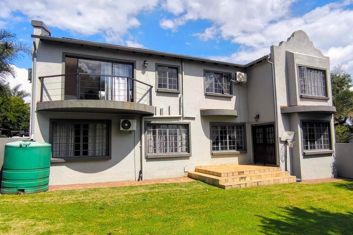 Ideal AirBnB Residence! Best of the Best! - Photo 3