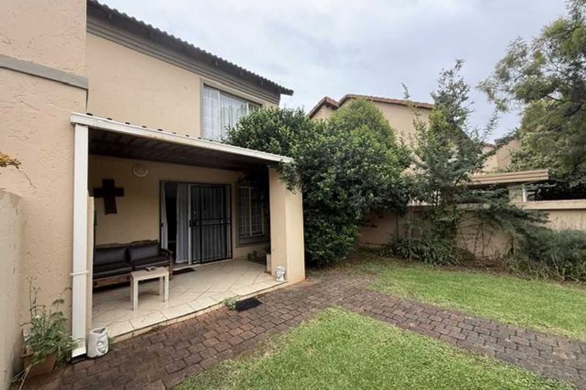 Well looked after 2-Bedroom Duplex with Private Patio, Built-In Braai & Excellent Security - Photo 2