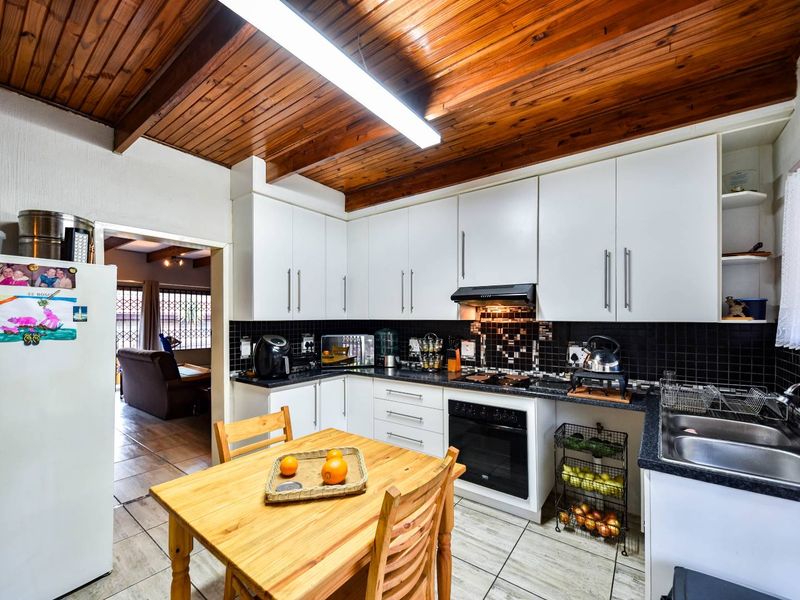 Three bedroom home with enormous one bedroom flat that is wheelchair friendly - Erasmusrand - Photo 8