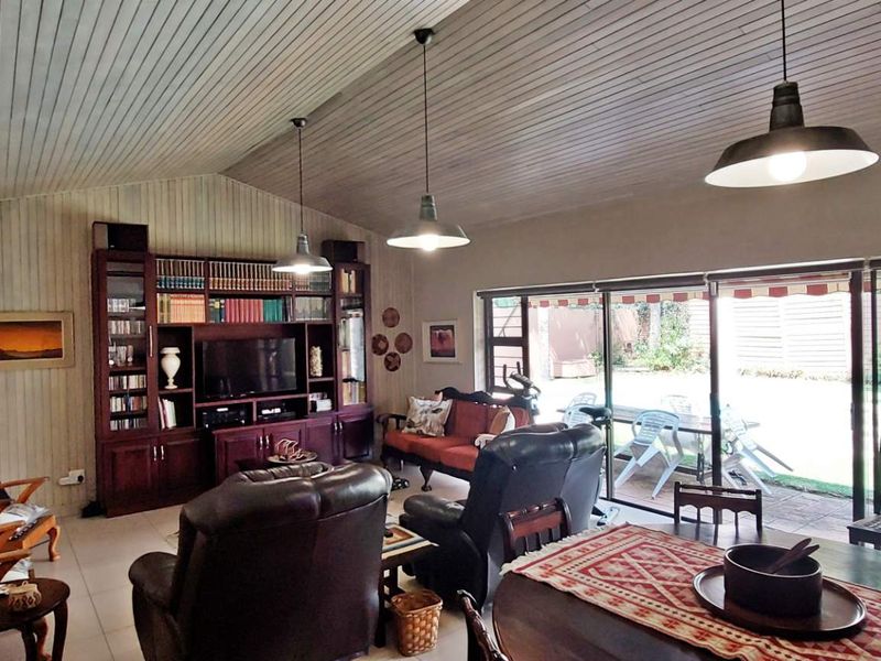 Exceptional 4-Bedroom House with 3 Flatlets - Photo 7