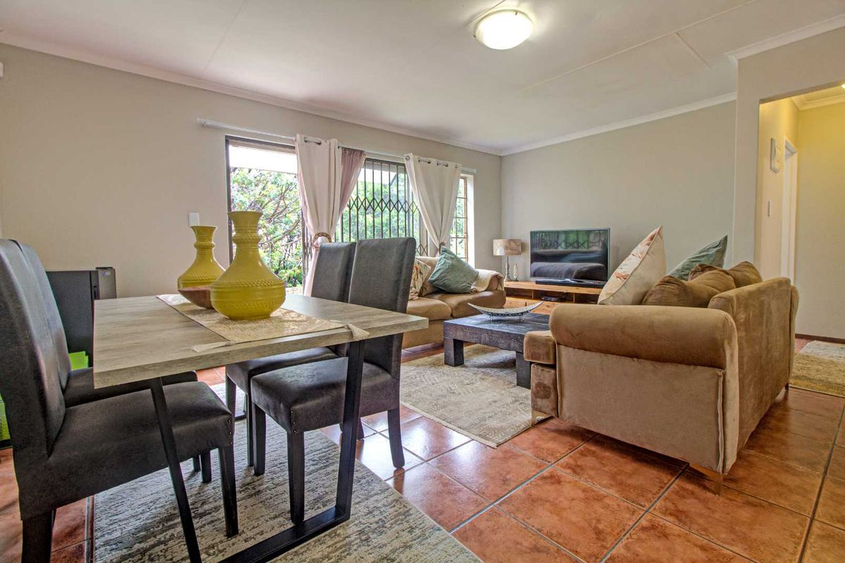 Perfect Blend of Style and Accessibility! - Photo 3