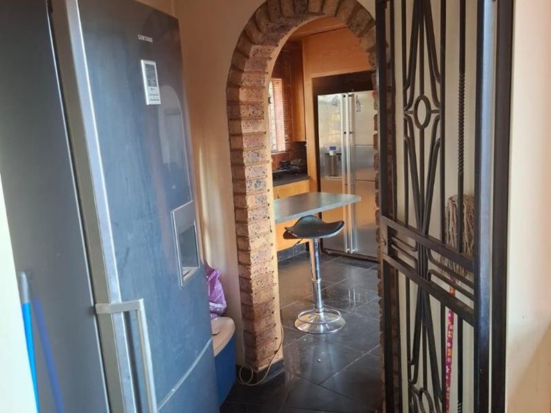 Family Retreat Home - Photo 5