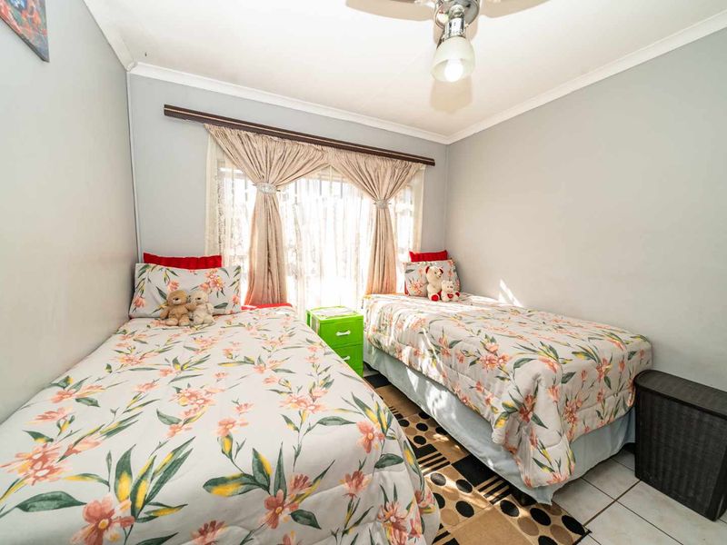 4 Bedroom House in New State Area - Photo 10