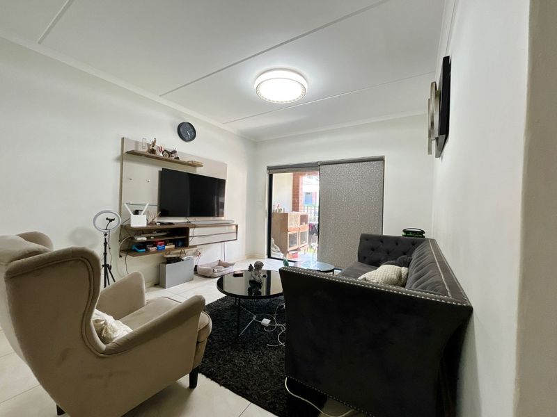 Live in Style at Orchid Ridge: Ground-Floor Delight! - Photo 4