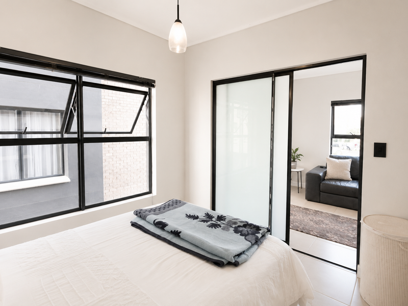 Modern 1-Bedroom Apartment in Secure Mooikloof Estate - Photo 6