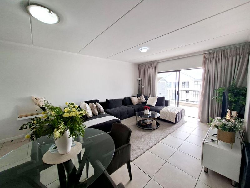 Immaculate 2 bed, 2 bath, 2nd floor apartment available in Petervale - Photo 6