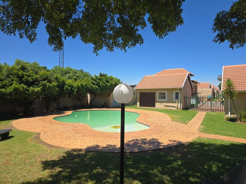 Two bedroom apartment in Parkdene Boksburg - Photo 4