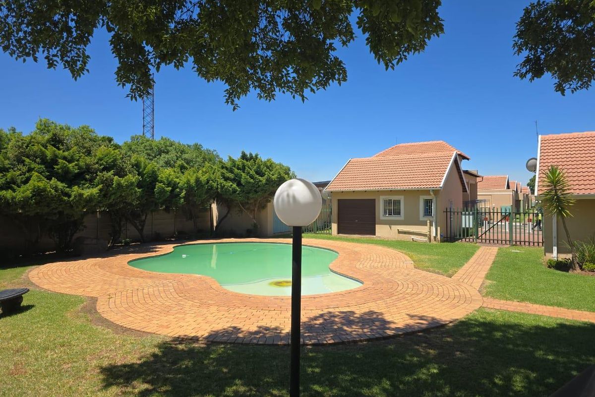 Two bedroom apartment in Parkdene Boksburg - Photo 4