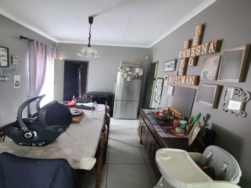Spacious Sectional Title Home in Rotterdam Gardens - Photo 3