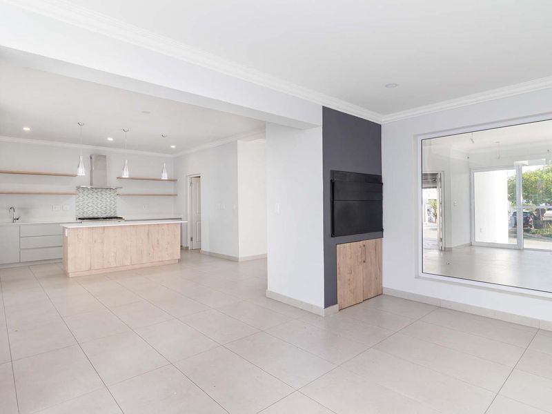 FAMILY HOME IN SAGEWOOD - Photo 4
