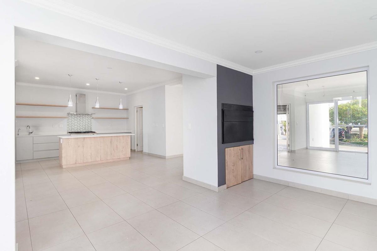 FAMILY HOME IN SAGEWOOD - Photo 4