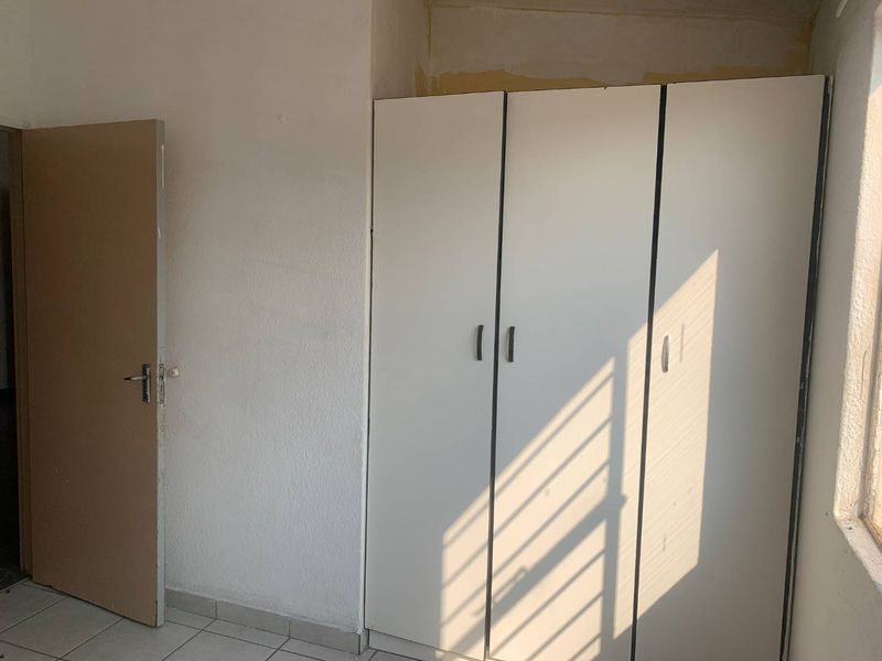 Discover your dream home in the heart of Ridgeway with this stunning 3-bedroom townhouse for sale in the highly sought-after Lion Ridge Complex, located just so - Photo 7