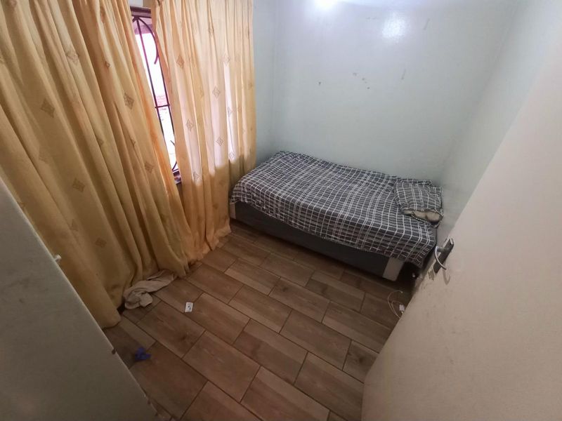 Three bedrooms house for sale in Atteridgeville - Photo 6