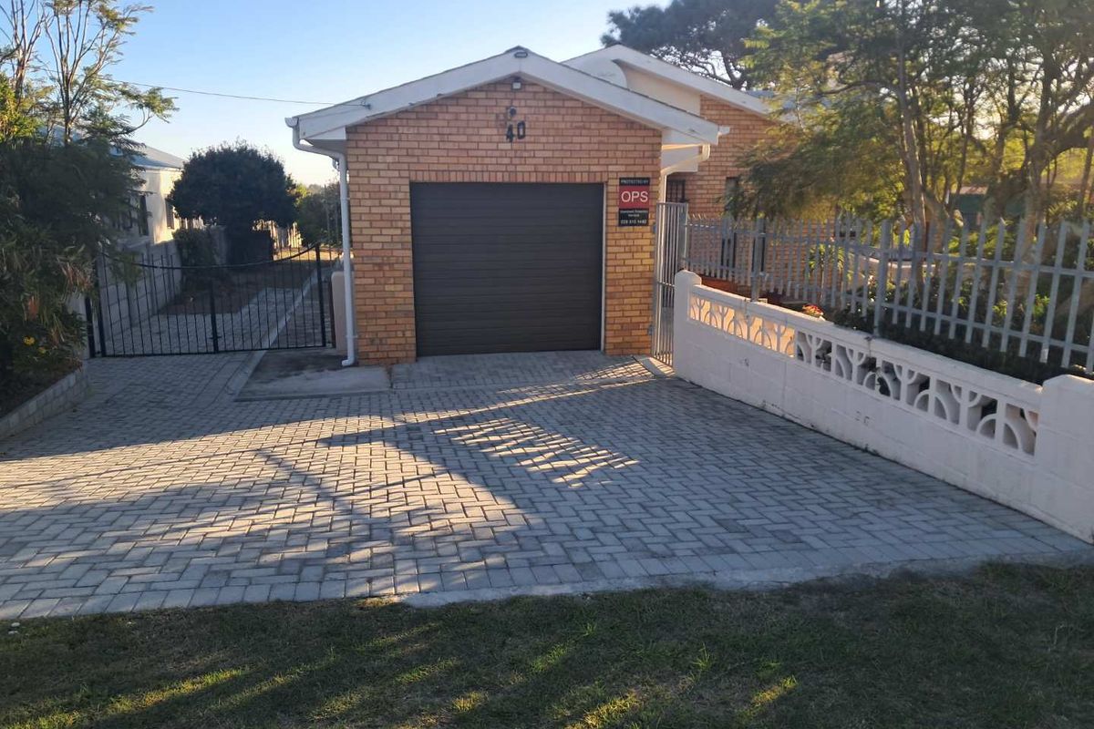 ELEGANT COASTAL RETREAT - Photo 2