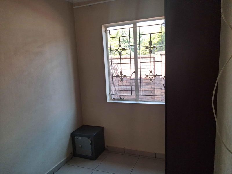 2 Bedroom House to Rent in The Orchards - Photo 9