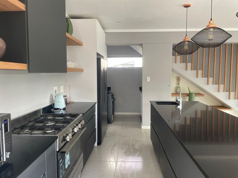 Beautiful Cluster for Sale in Palm Lakes Estate - Photo 3