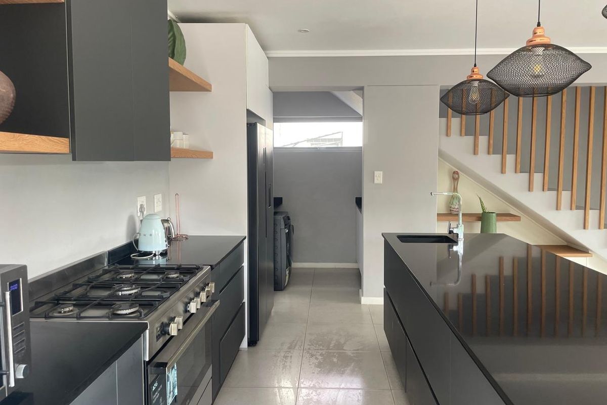 Beautiful Cluster for Sale in Palm Lakes Estate - Photo 3