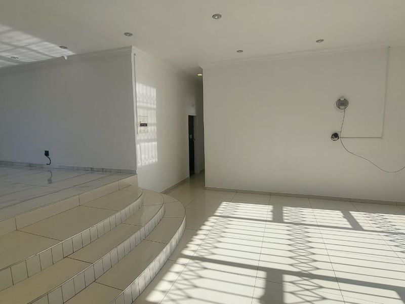 Spacious 4 Bedroom Home with Office & Modern Kitchen - Photo 2