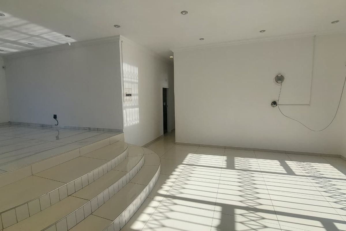 Spacious 4 Bedroom Home with Office & Modern Kitchen - Photo 2