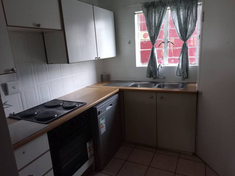 3 bedroom 2 bathroom apartment - Photo 5