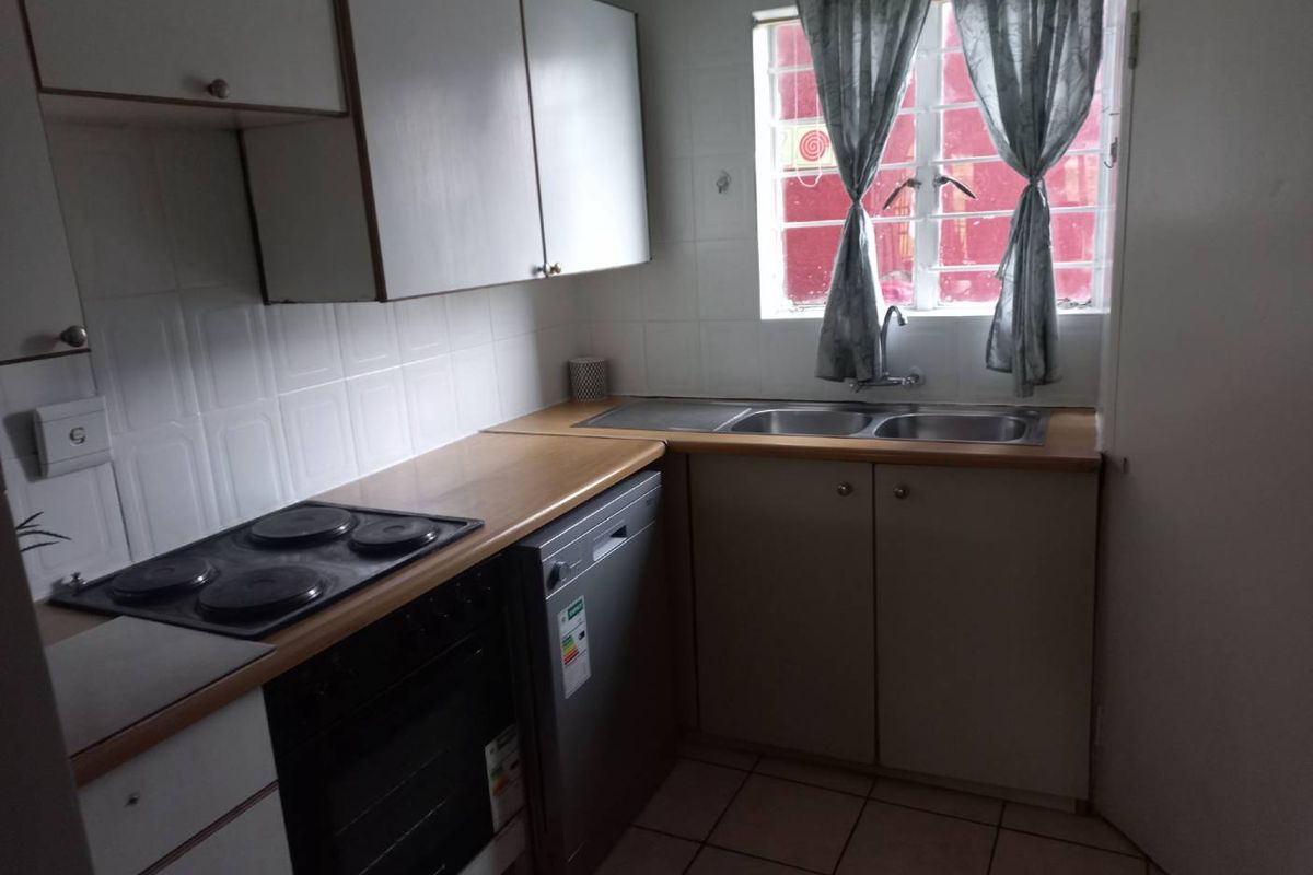 3 bedroom 2 bathroom apartment - Photo 5