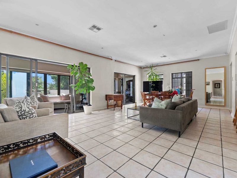 DEVELOPMENT OPPORTUNITY IN THE CAMPS BAY VILLAGE - Photo 2