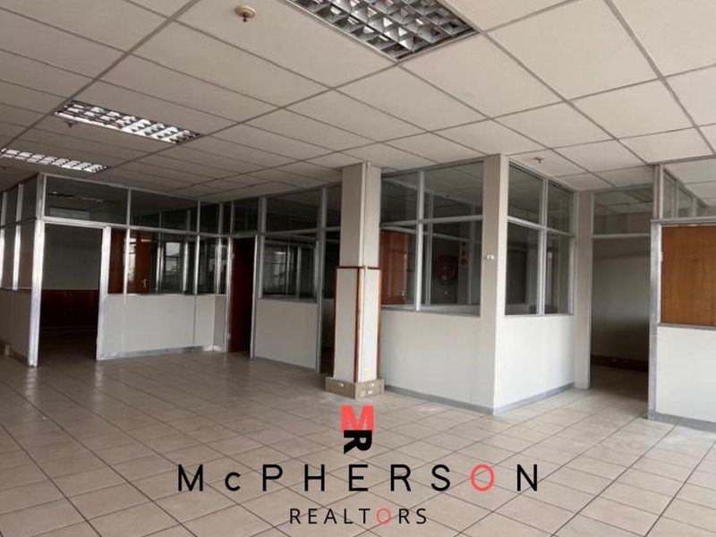 Large Office Space To Let - Photo 3