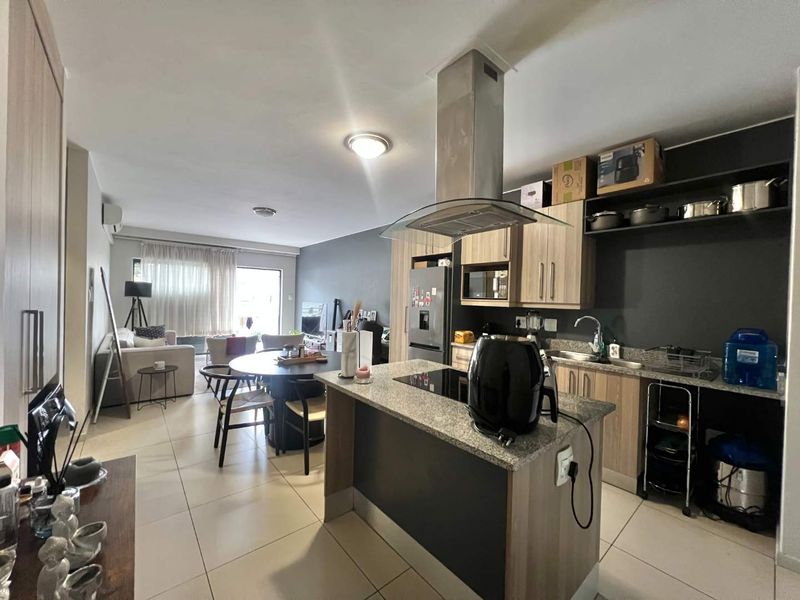 Modern 2-bedroom, 2-bathroom ground floor apartment for sale in Rivonia / Edenburg - Photo 2