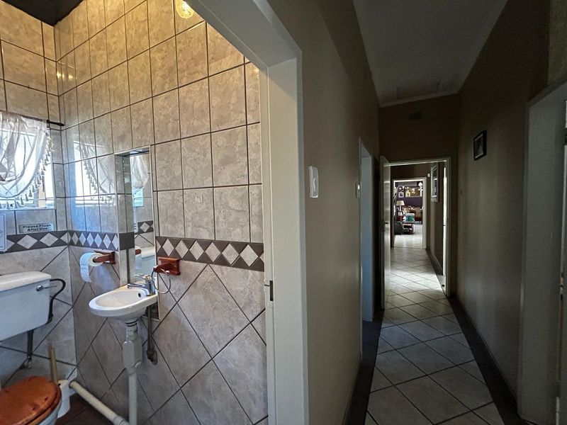 6 Bedroom Gem - Photo 7