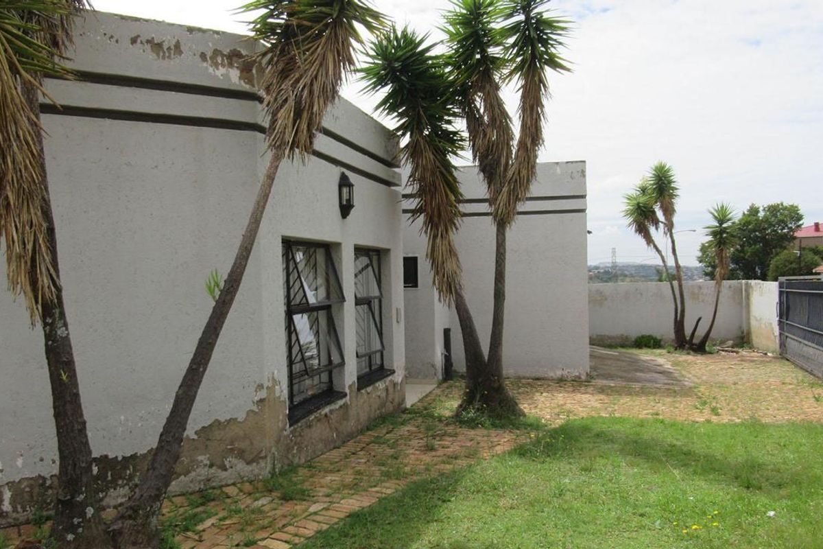 3 Bedroom House for sale in Mondeor - Photo 2