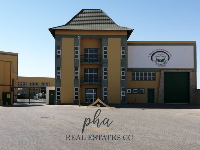 Warehouse with offices for sale - Swakopmund (Industrial) - Photo 2