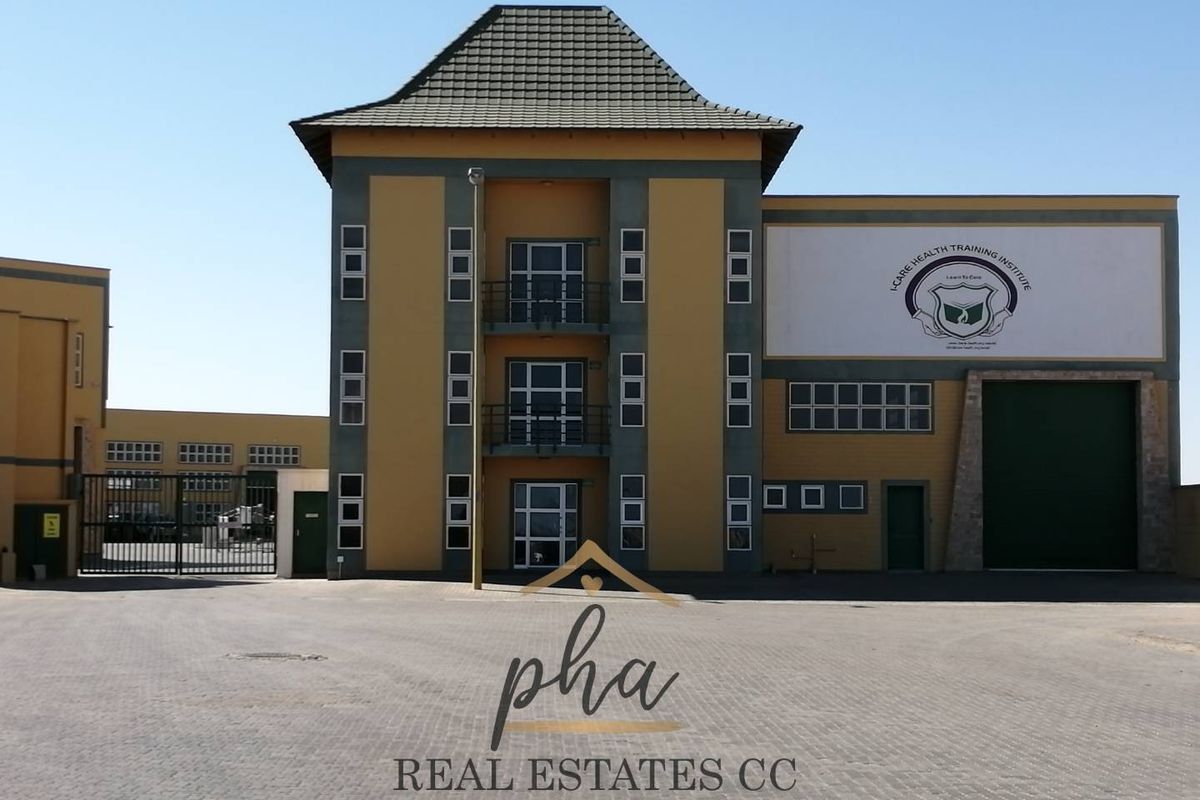 Warehouse with offices for sale - Swakopmund (Industrial) - Photo 2