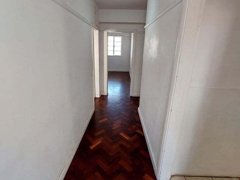 Unfurnished 3-Bedroom Apartment To Rent in Long Street! - Photo 3