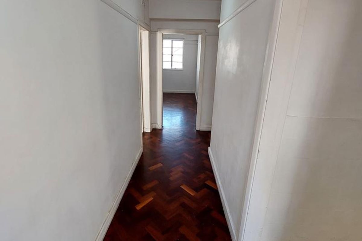 Unfurnished 3-Bedroom Apartment To Rent in Long Street! - Photo 3