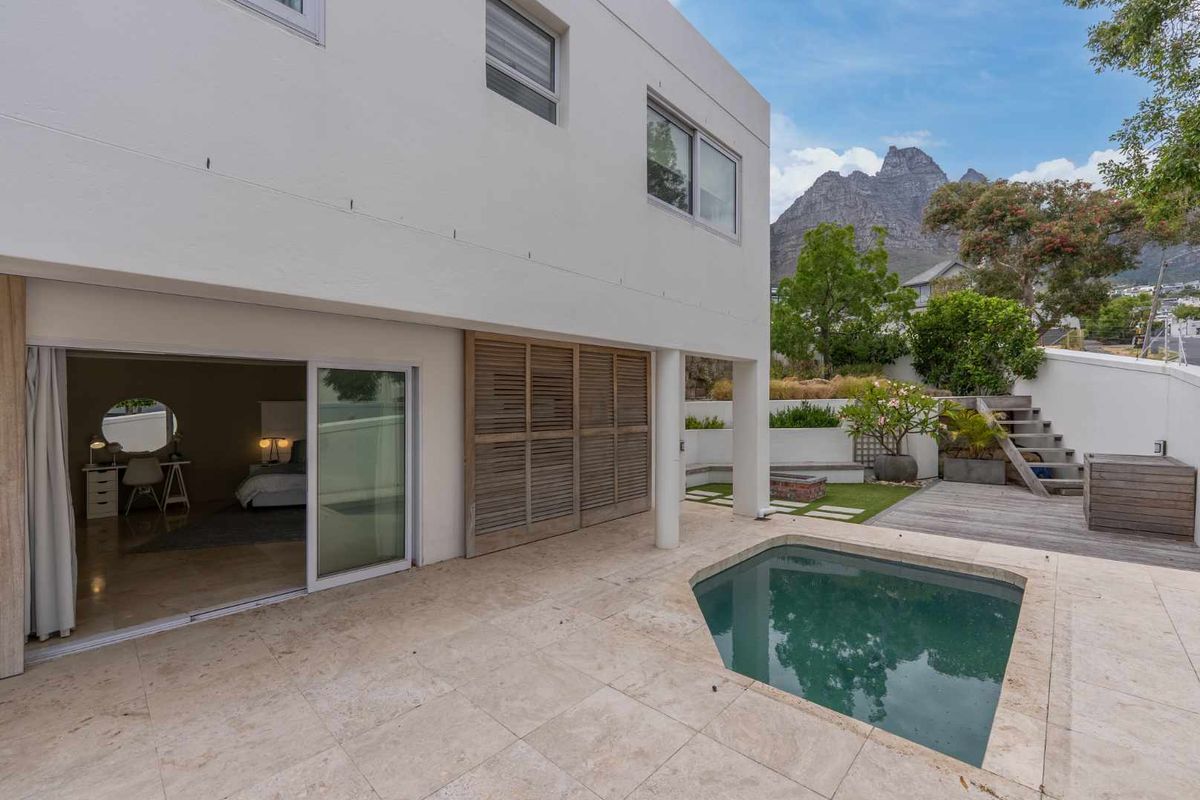 Comfortable Coastal Living in Camps Bay - Photo 5