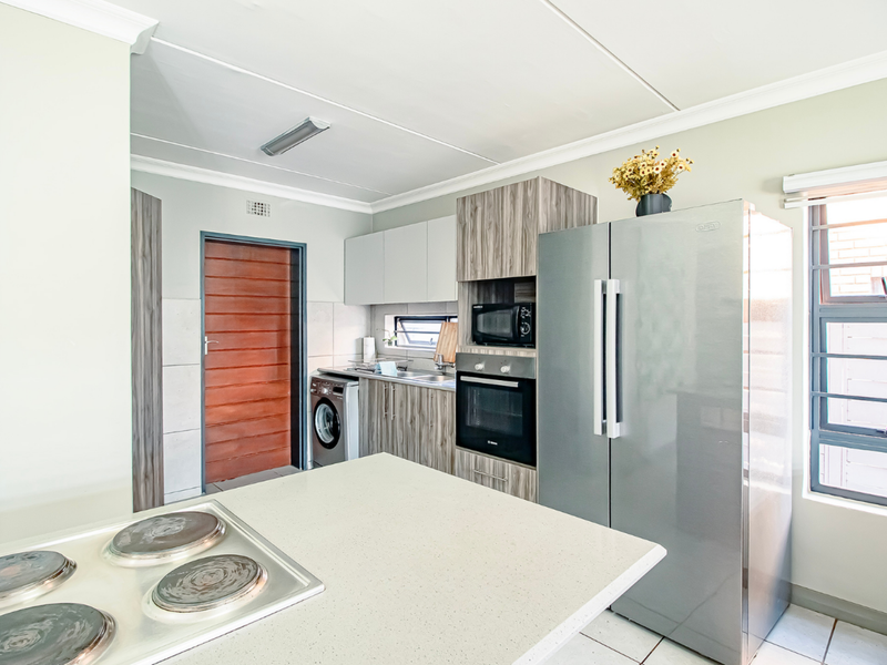 Stylish 3-Bedroom Townhouse for Sale in Zambezi Manor Lifestyle Estate - Photo 8