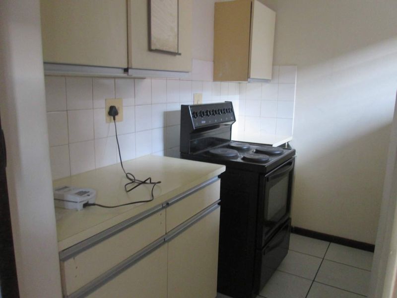 ONE [1]BEDROOM APARTMENT SPUY STREET GARDENS  FOR SALE IN SUNNYSIDE - Photo 5