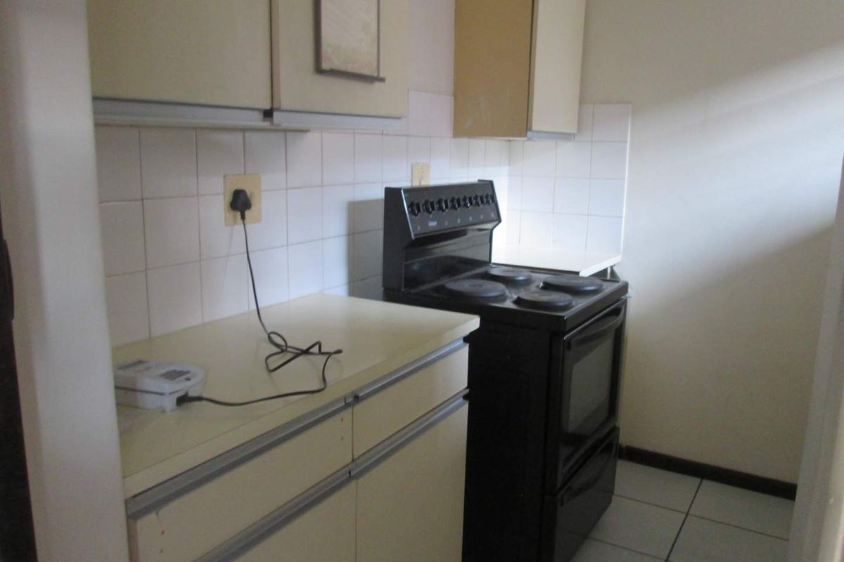 ONE [1]BEDROOM APARTMENT SPUY STREET GARDENS  FOR SALE IN SUNNYSIDE - Photo 5