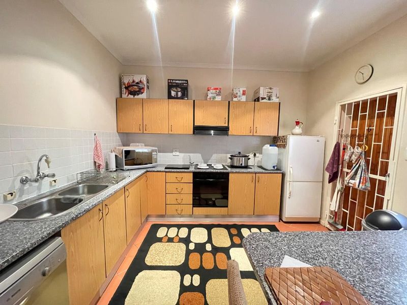 3 Bedroom ALL ONE ONE LEVEL townhouse for sale - Photo 3