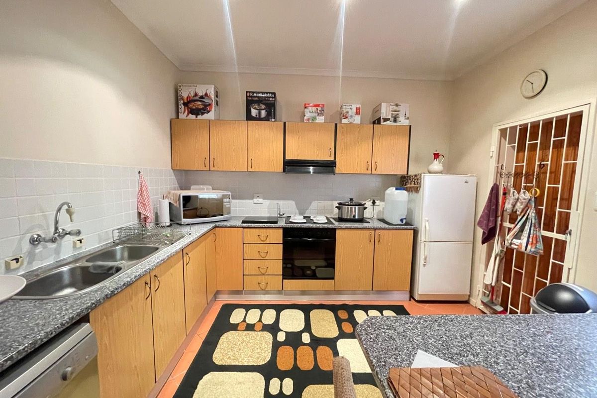 3 Bedroom ALL ONE ONE LEVEL townhouse for sale - Photo 3