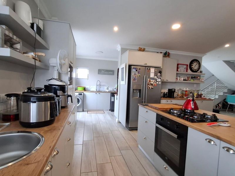 Coastal Luxury & Flair at Breedezicht Estate! - Photo 7