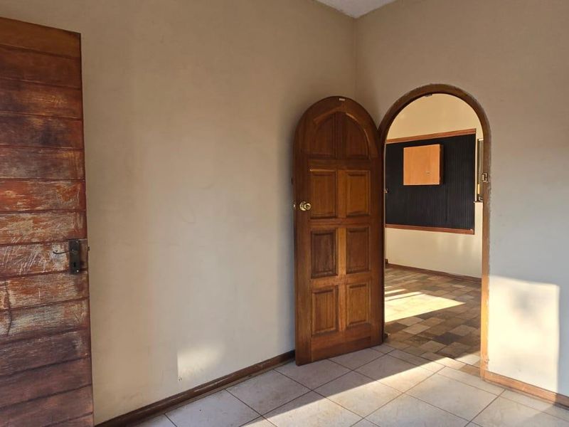 Spacious 2-Bedroom Garden Cottage in a Tranquil Setting - Photo 1