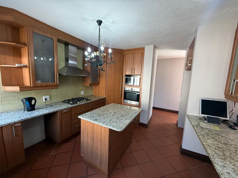 Spacious Multi-Level Family Home in Westdene – Move-In Ready - Photo 7