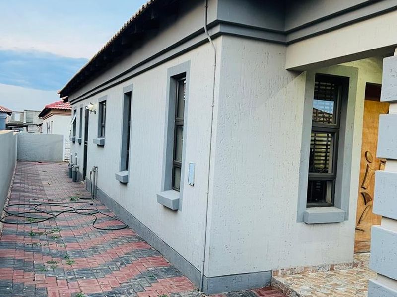 3 Bedroom House For Sale in Vanderbijlpark CE 7 - Photo 5