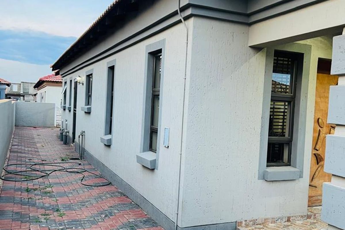 3 Bedroom House For Sale in Vanderbijlpark CE 7 - Photo 5