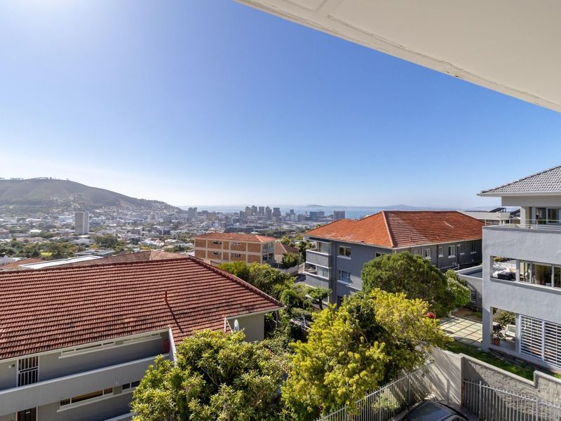 Scenic, Sun lit & Perfectly Positioned Corner Vredehoek Apartment - Photo 5